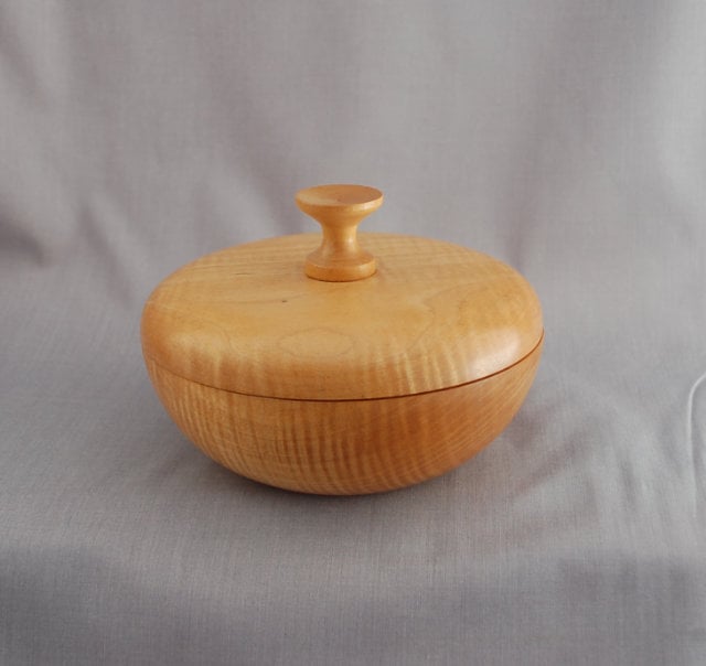 Covered Dish in Ripple Sycamore