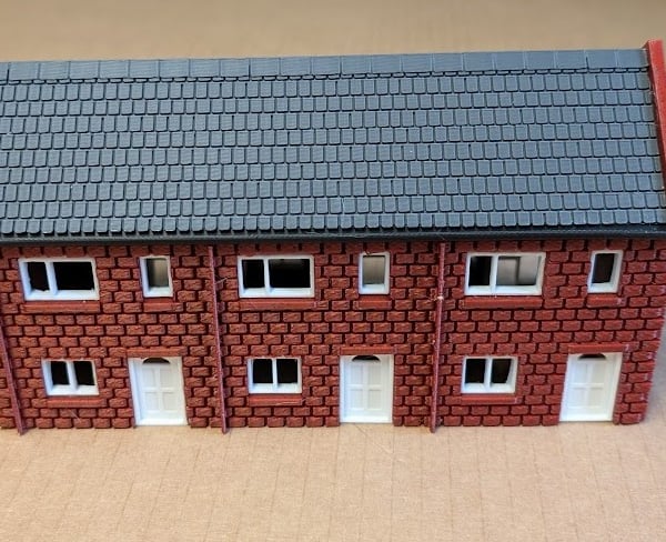 OO Gauge row of Modern 3 Terrace Houses