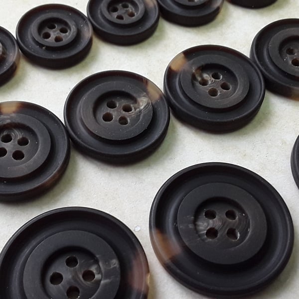 18mm 28L polyester Tortoise Shell Buttons DESIGNER