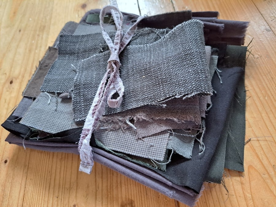 Dark neutrals bundle