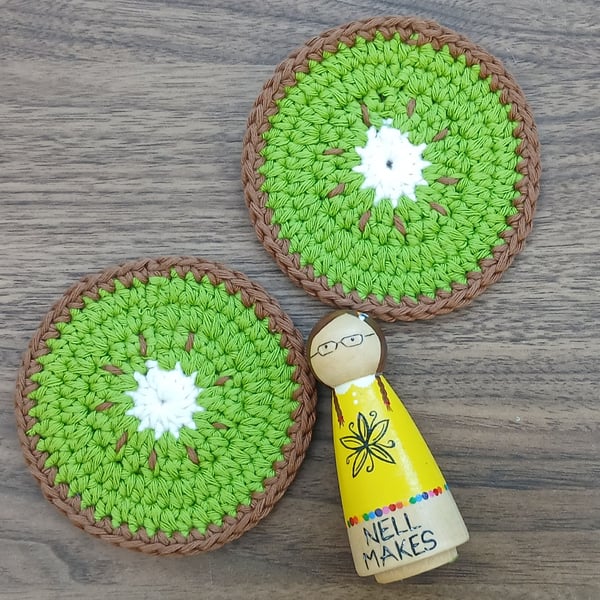 Kiwi slice crochet coaster