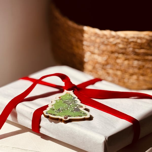 6 Christmas tree wooden ornaments, bottle neck tags, gift tags stocking stuffers