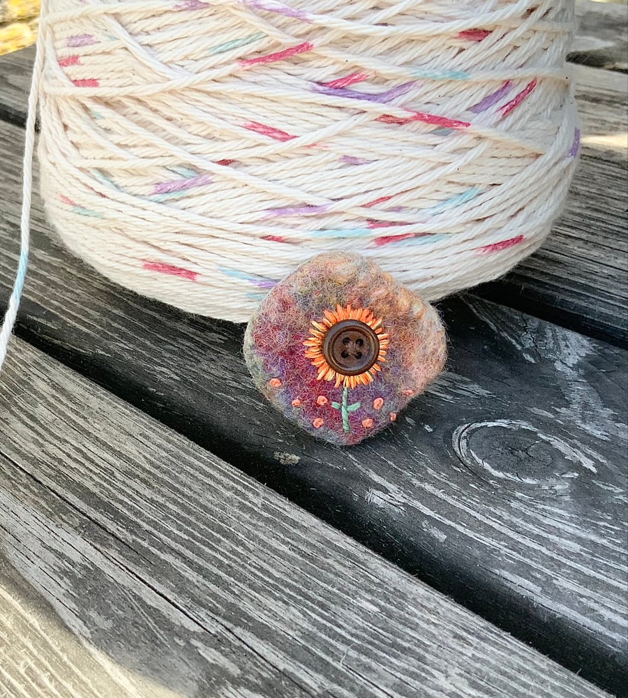 Felt Brooch. Hand Sewn Brooch. Embroidered Brooch. Sunflowers. Flower Brooch.