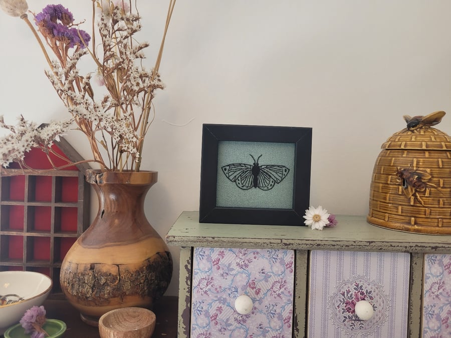 Hand embroidered - Butterfly Mini