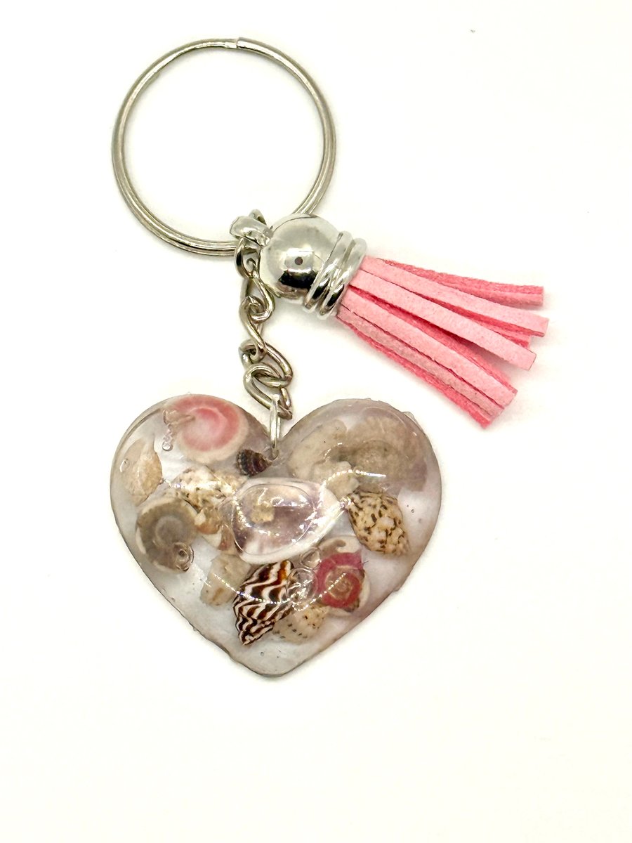 Seashell resin heart keyring