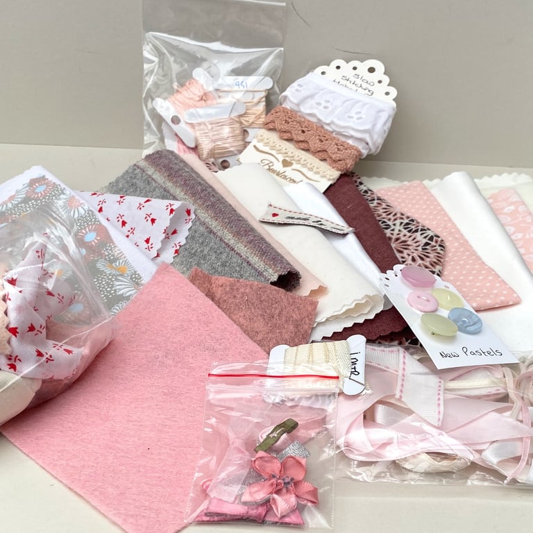 Fabrics, buttons, bead and threads creativity pack, Slow stitched kit ref 07