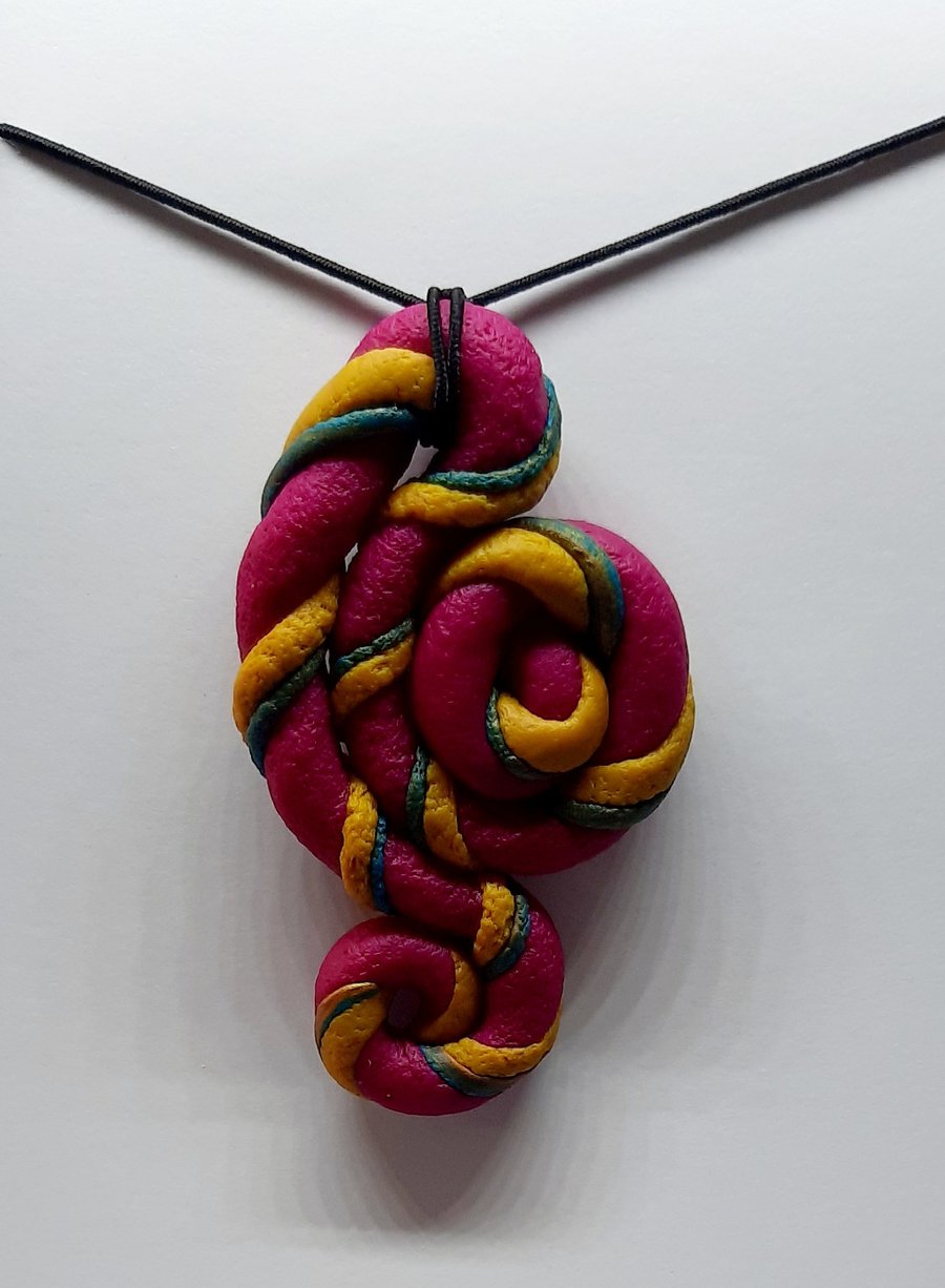 Funky pendant twist 