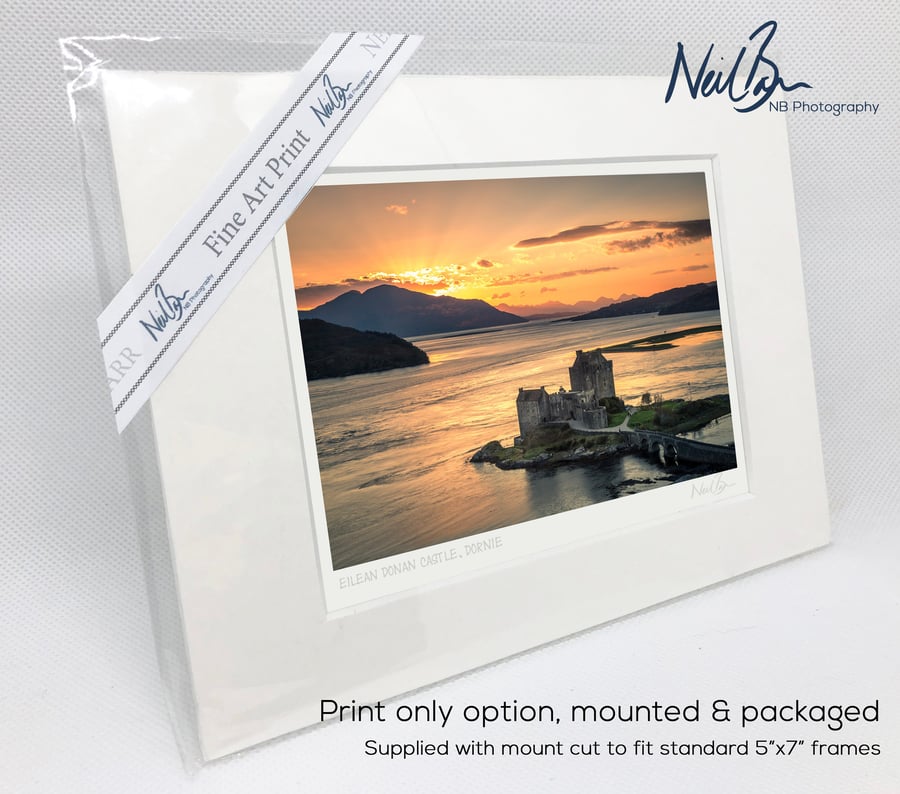 Eilean Donan Castle, Dornie, Scotland - A6 (7" x 5") Unframed Print