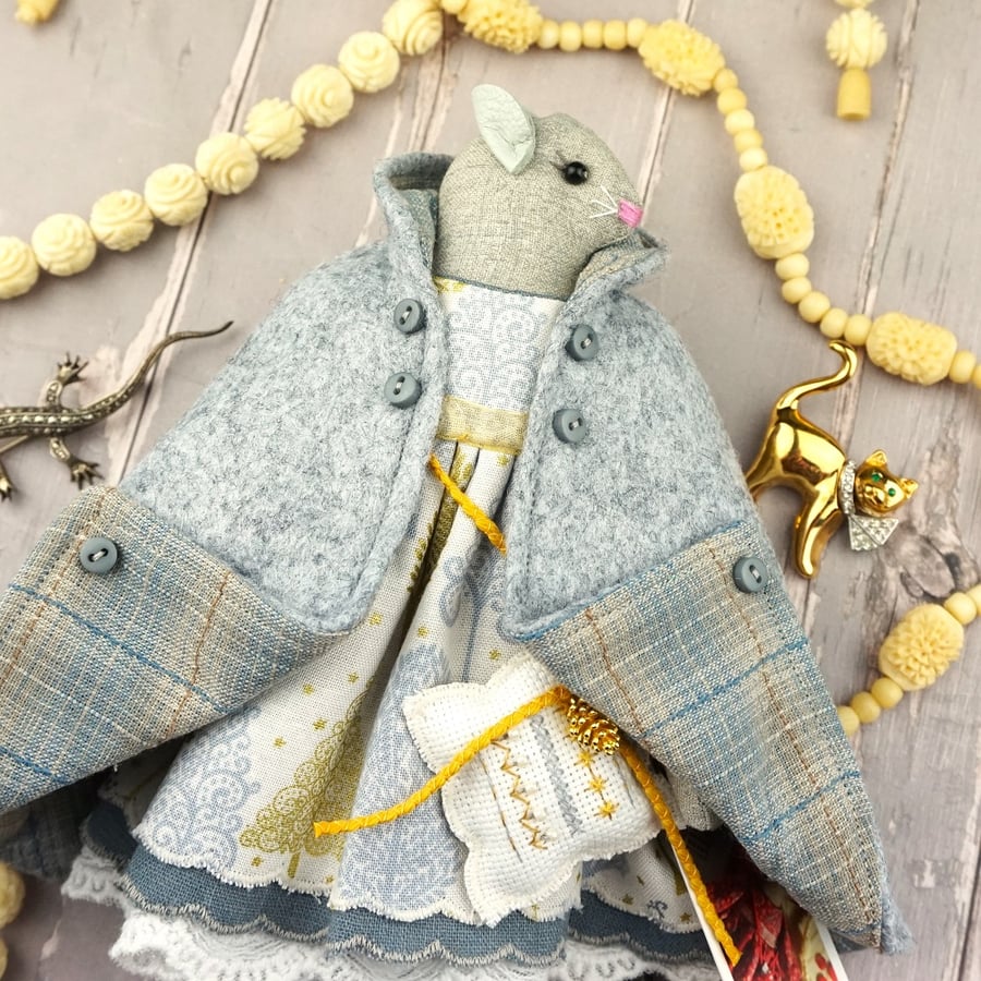 Sylanna, A Frosted Forest Mouse in a Wool Cape