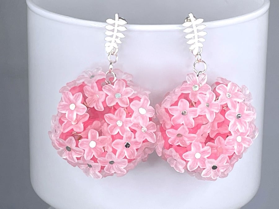 LUCITE FLOWER EARRINGS pink white silver blossom acrylic Leaf post