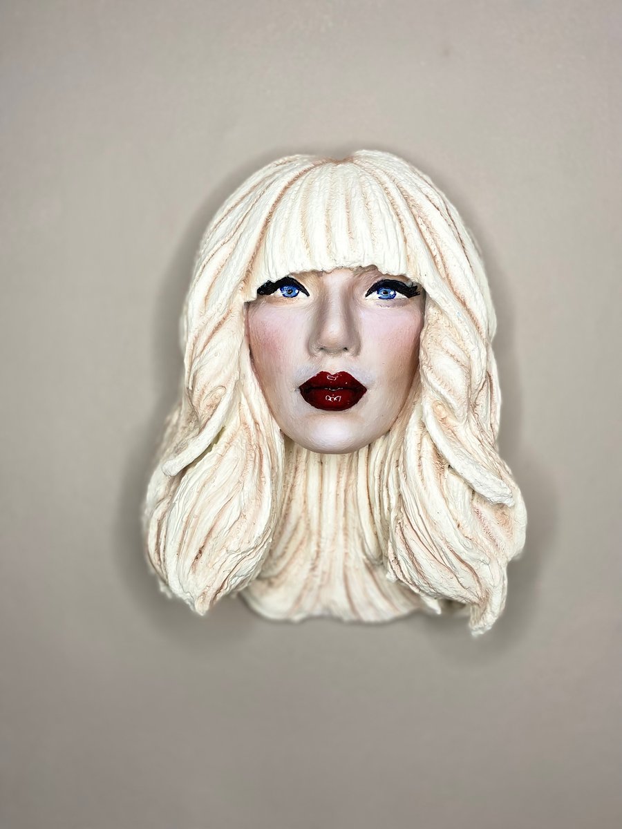 Taylor Swift Inspired 22cm pop art surrealism portrait sculpture wall decor