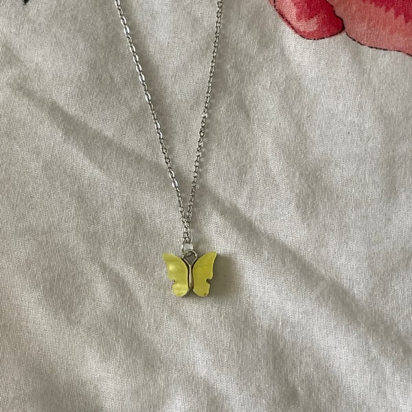 Bebita - yellow silver chain butterfly necklace 