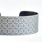 Bee pattern aluminium cuff grey - second