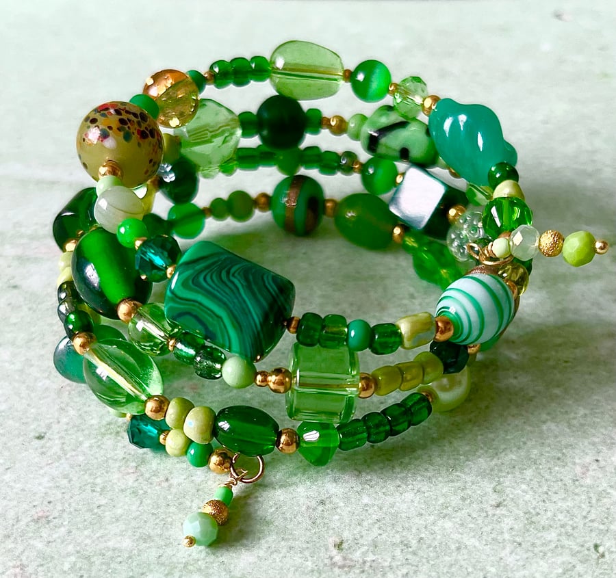 Green Glass Bead Memory Wire Bracelet .237