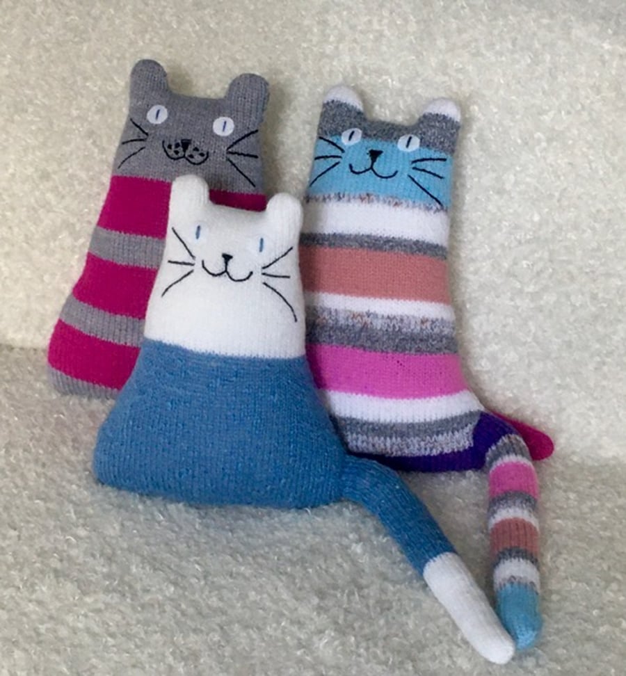 Hand knitted white and blue cat doll - Knitted animal plushie 