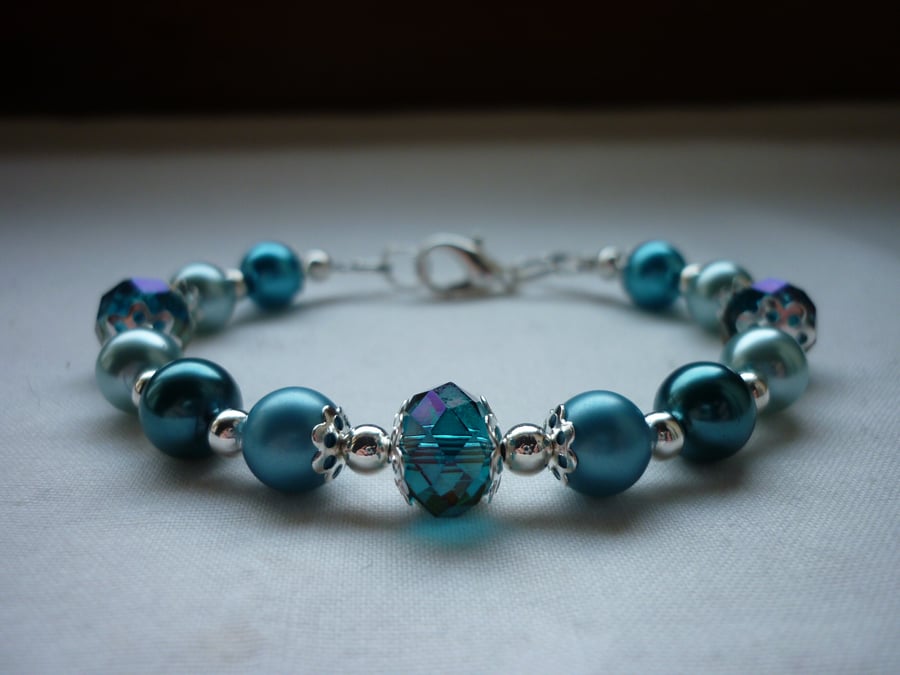 TEAL, AQUA, TURQUOISE AND BLUE CRYSTAL BRACELET.  750