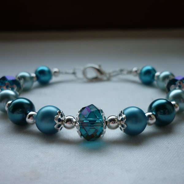 TEAL, AQUA, TURQUOISE AND BLUE CRYSTAL BRACELET.  750