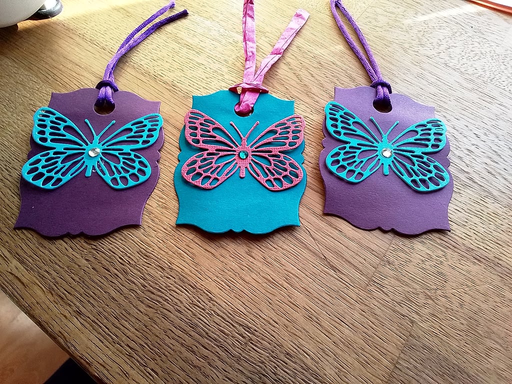 Pack of 3 handmade gift tags. Ref 175