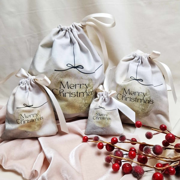 Neutral beige and gold 'Merry Christmas' gift pouch. Handmade and sustainable.