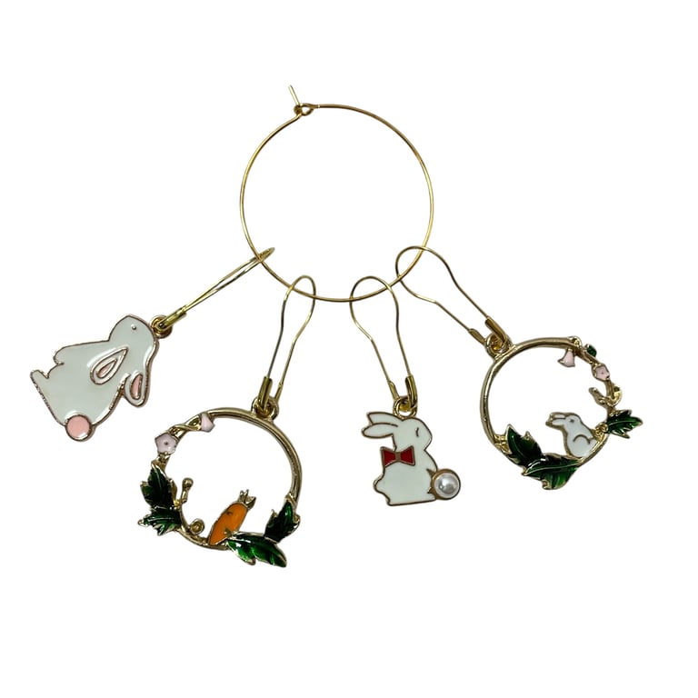 Rabbit stitch markers , enamelled colourful crochet bunny progress charm, knitti