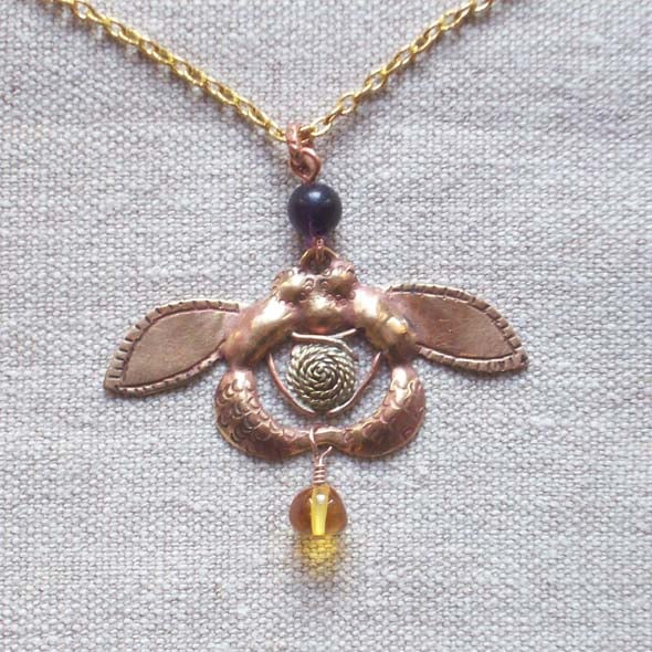 'Wise Bees' Necklace in Gilding Metal with Amber & Purple Fluorite