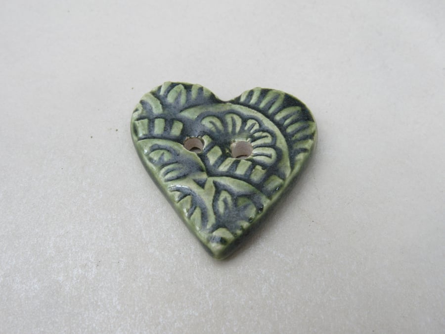 Medium Forest Green Floral Texture Heart Shaped Ceramic Button