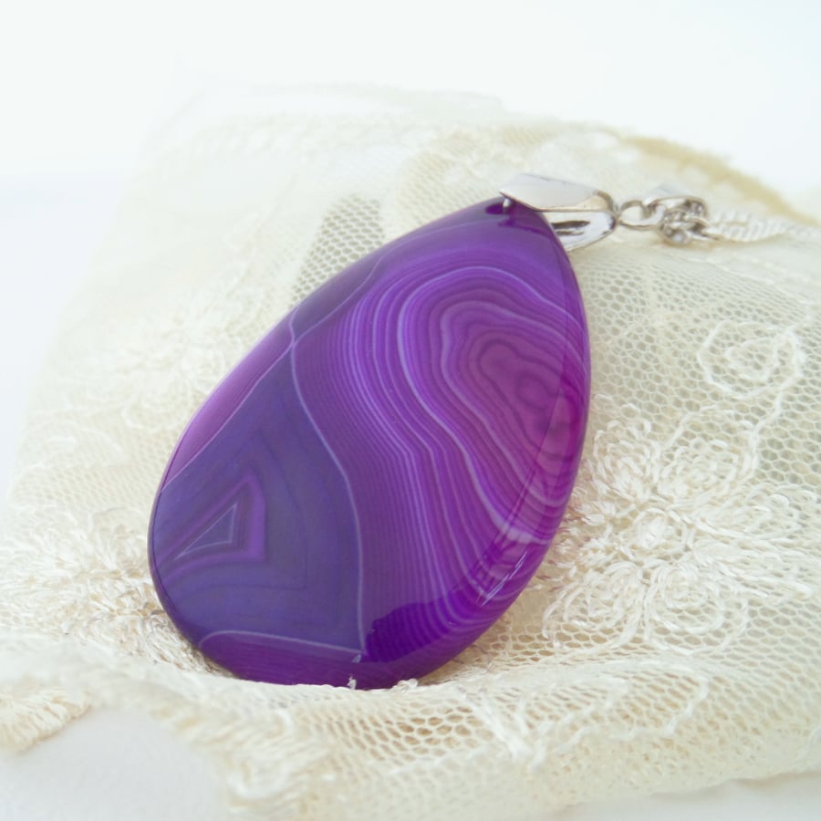 Stunning purple agate pendant necklace