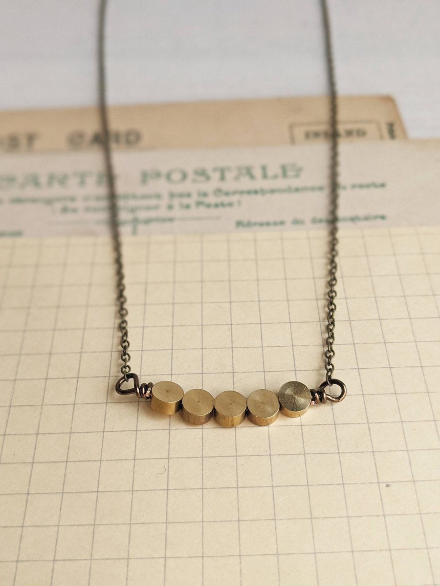 Golden brass circles row necklace - geometric - minimalist jewellery - beaded