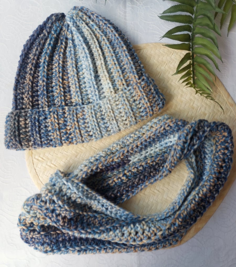 Crochet Hat & Scarf Set Infinity Scarf & Beanie 'Frosty Day'