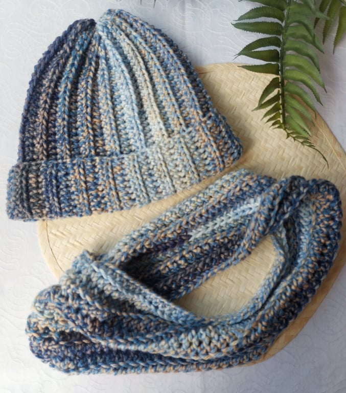 Crochet Hat & Scarf Set Infinity Scarf & Beanie 'Frosty Day'