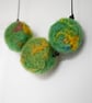 Felted bead necklace in green wool - Image 3