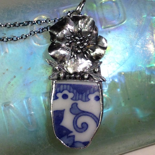 Flower and shard pendant 2