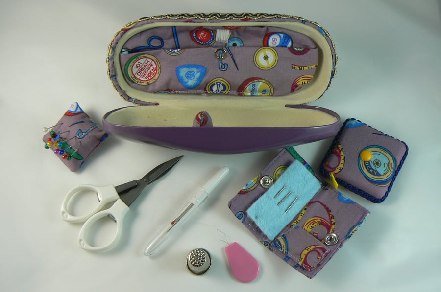 Sewing case with accessories (lilac)