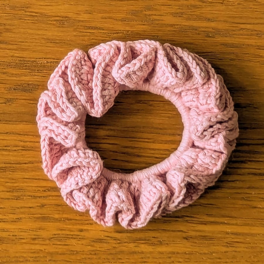 Crocheted hair bobble - pink