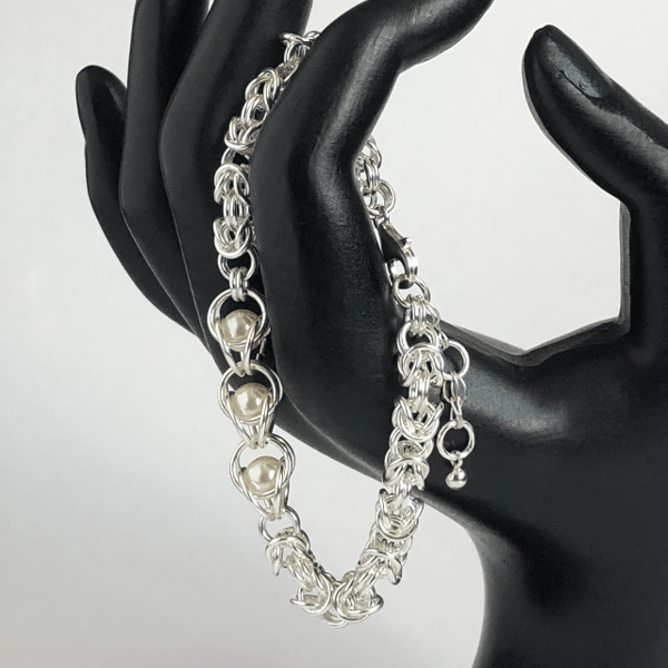 Captured Pearl Chainmaille Bracelet