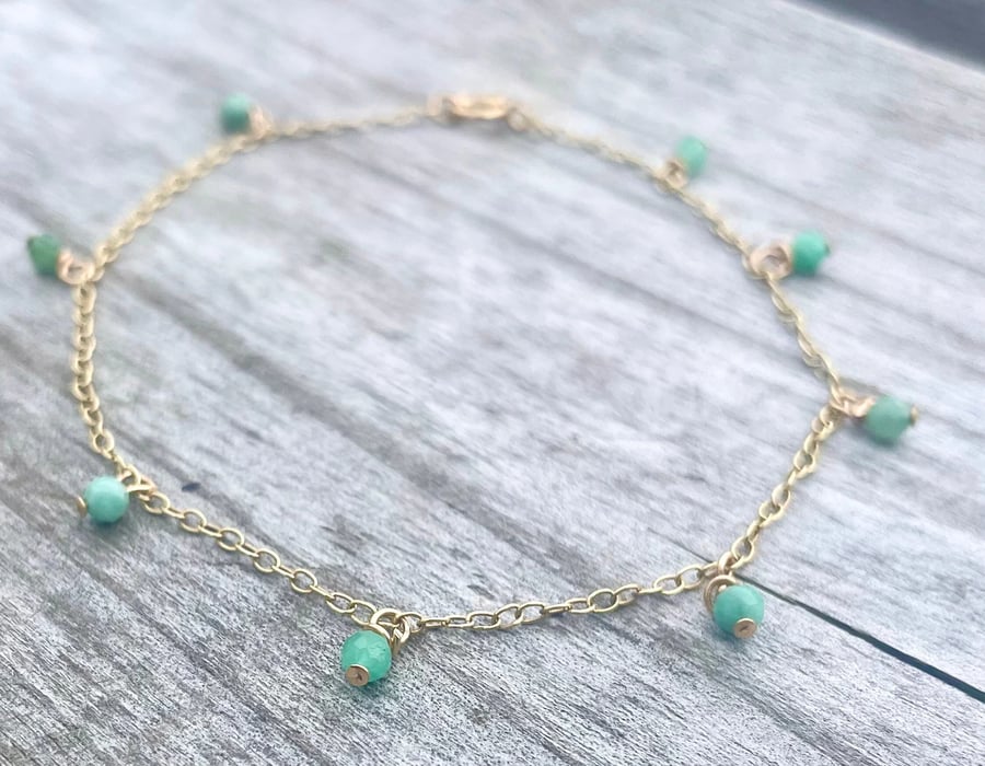 9ct Gold  Emerald Gemstone Charm Bracelet 