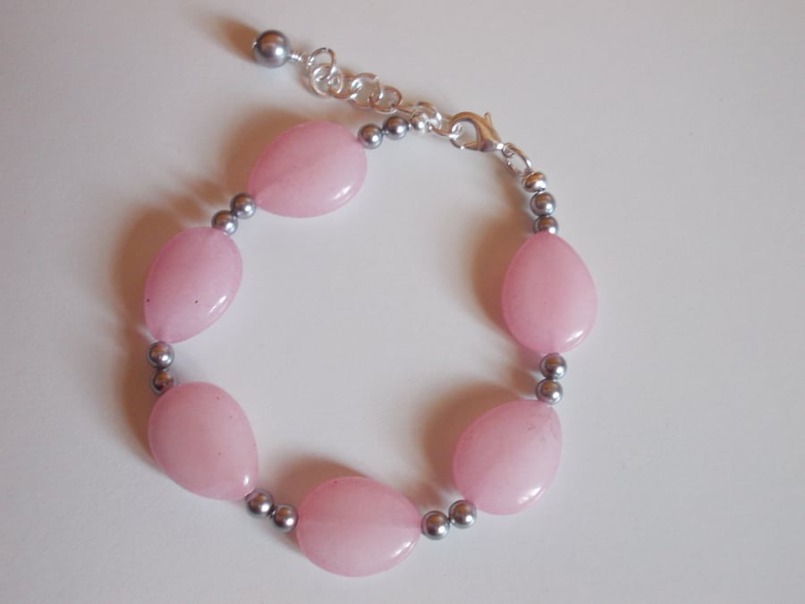 Pink quartzite pear and silver shell pearl bracelet