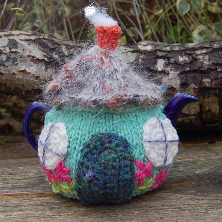 Knitted tea cosy - cottage design in to fit one or two cup teapot