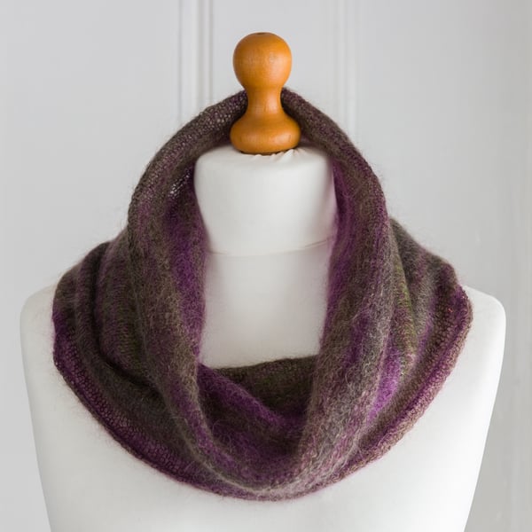 This cowl is a super soft and super warm cowl, hand knit and seamless