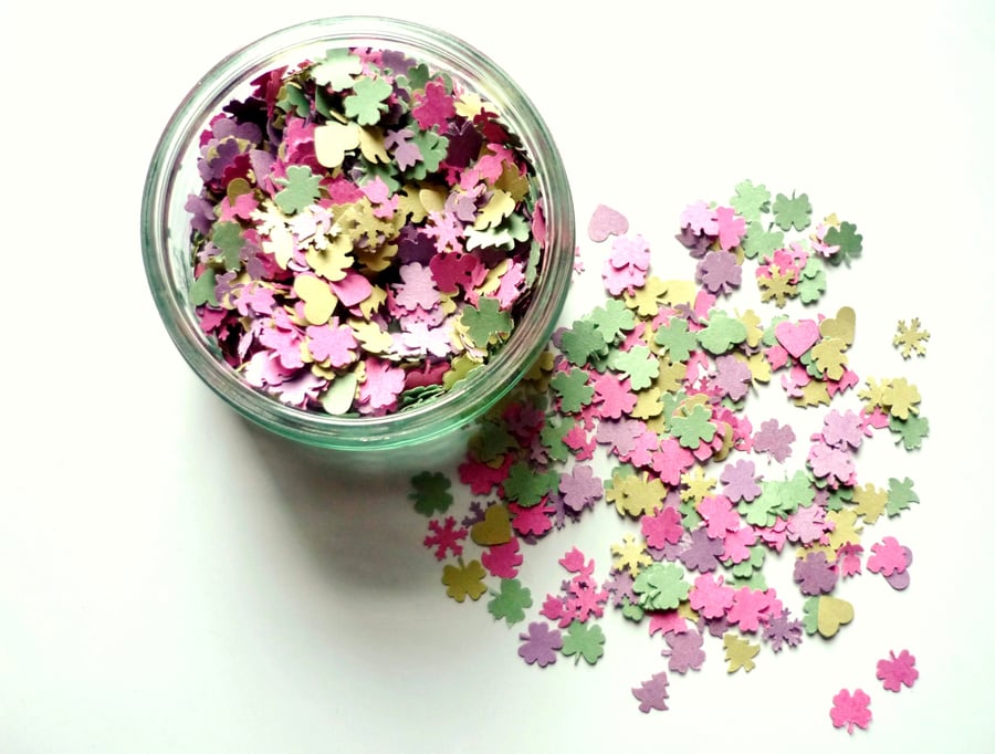 Paper confetti - Party table decor - Gift bag filler 