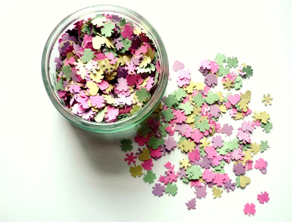 Paper confetti - Party table decor - Gift bag filler 