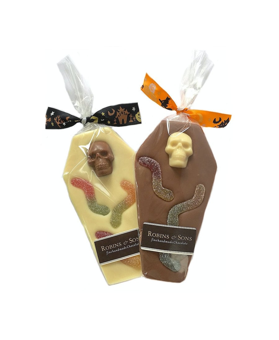 WIGGLY WORMS Chocolate Coffin - Novelty Chocolate bar with skulls 