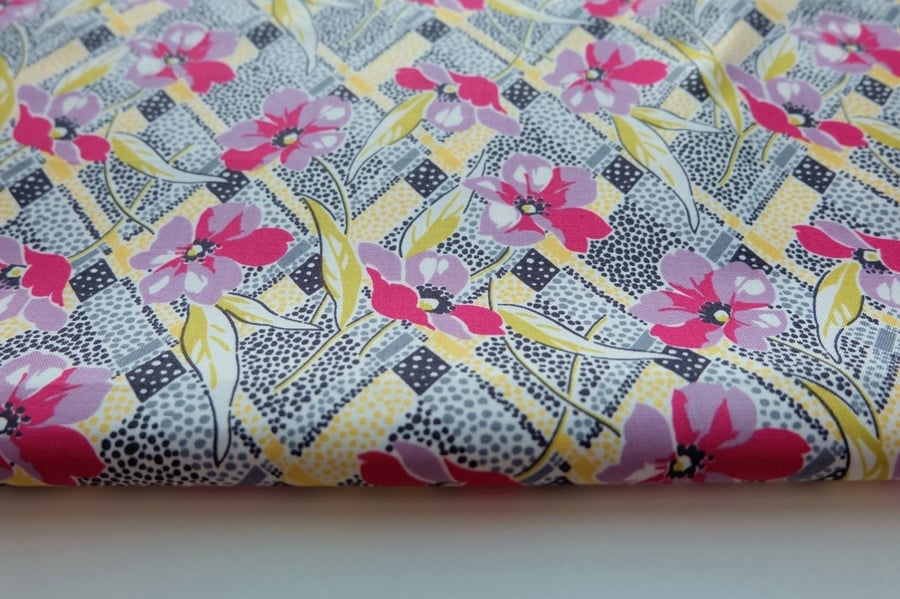 Quilt Fabric FQ, 30's Vintage Style Floral Gardenvale, Lily in Snapdragon, Moda