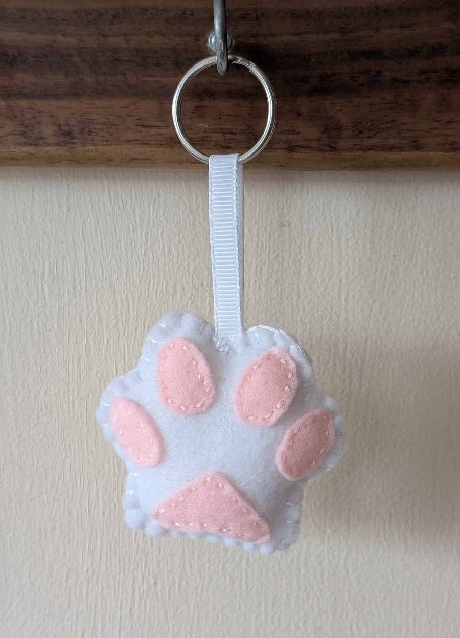 Handmade sewn felt dog pawprint white keyring