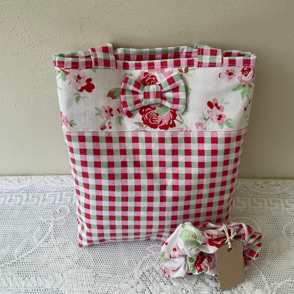 Charming Little Girls Cotton Tote Bag and Matching Scrunchies.Vintage Check