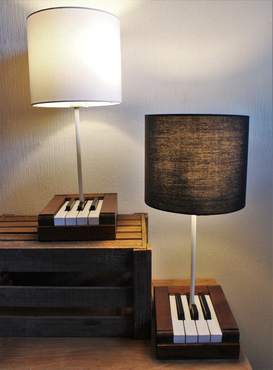 Piano key table lamp