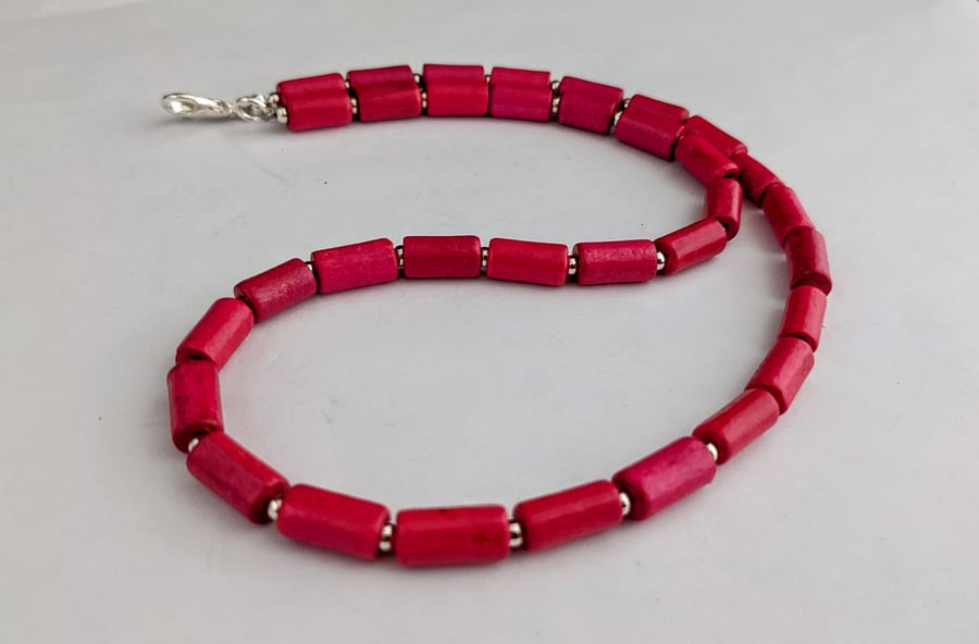 Shocking pink wooden tube bead necklace - 1002655