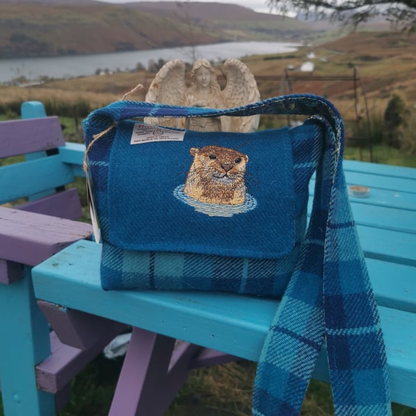 Harris Tweed Bag with embroidered otter