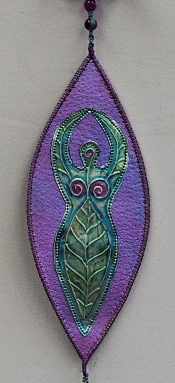 GAVM503 - Goddess - 19cm shield (80cm full length) Lilac-Turquoise