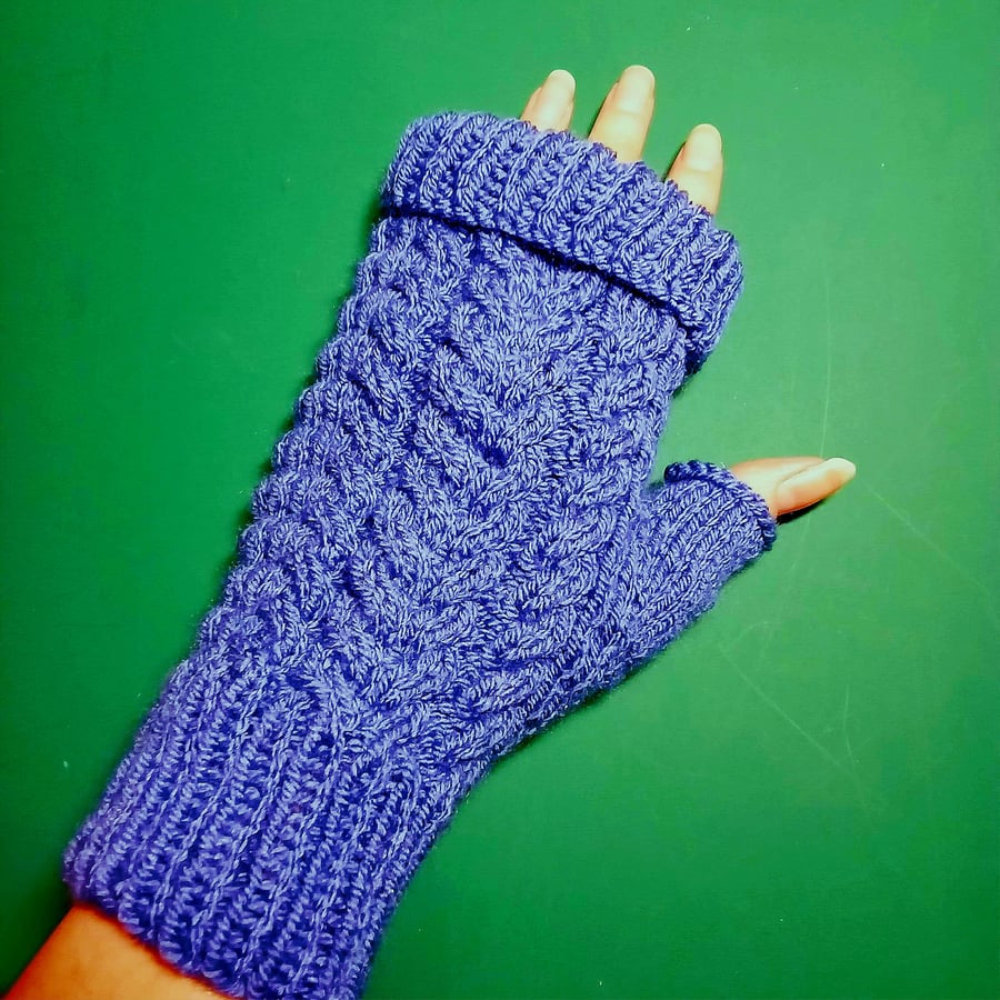 Cabled fingerless mittens 